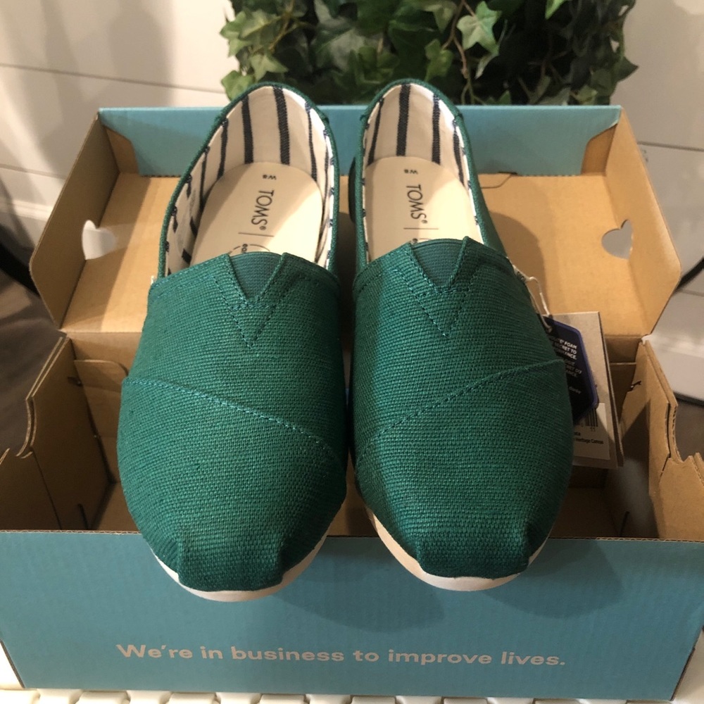NWT Toms Alpargata Green Canvas shoes size 8